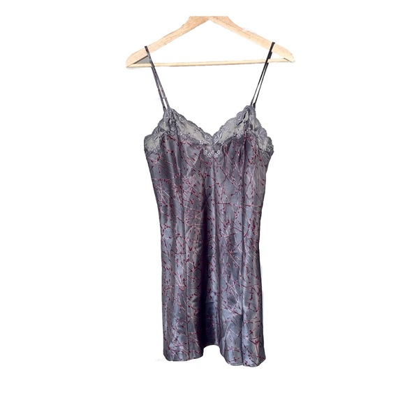 Y2K VTG Victoria’s Secret Satin and Silver Lace Slip Dress - Picture 4 of 13